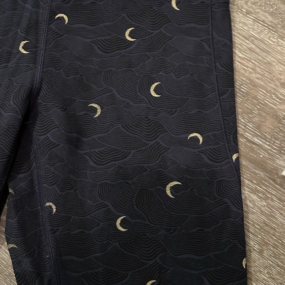 Zyia Terrace Pocket Luxe 7/8 Leggings - Navy with Moons - Picture 4 of 6
